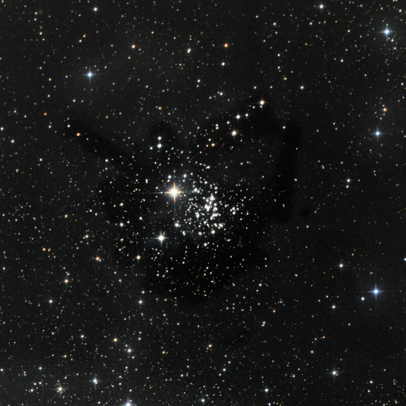 NGC 654 ist ein offener Sternhaufen im Sternbild Kassiopeia. NGC 654 hat einen Durchmesser von 6′ und eine scheinbare Helligkeit von 6,5 mag.