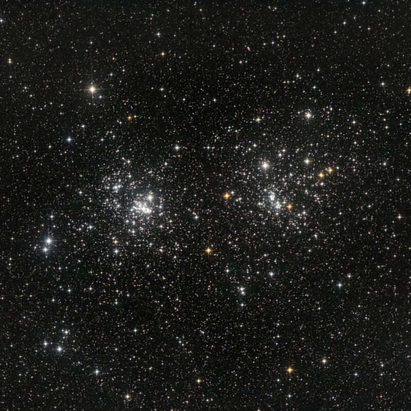 h Persei (NGC 869) und Chi Persei (NGC 884) sind zwei im Abstand von zirka 25 Bogenminuten nahe beieinander liegende, offene Sternhaufen im Sternbild Perseus.