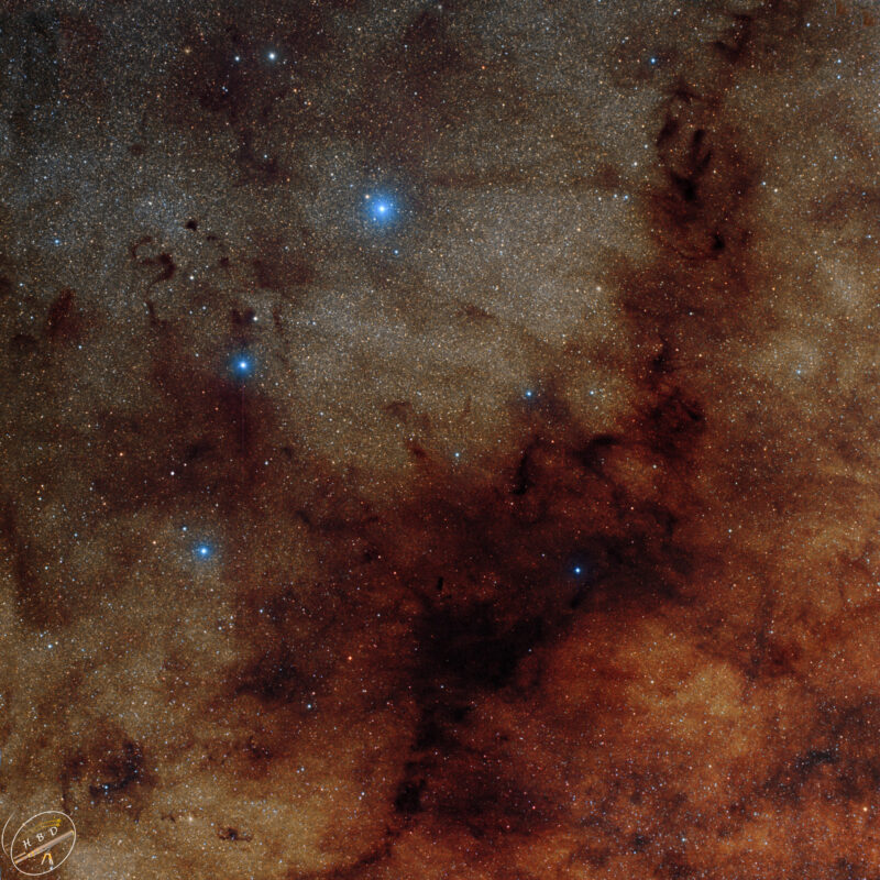 Barnard 78 Dunkelnebel HaRGB je10x10s AUS 2 27.7. 29.7.22 scaled 800x800 - Nebel der SH