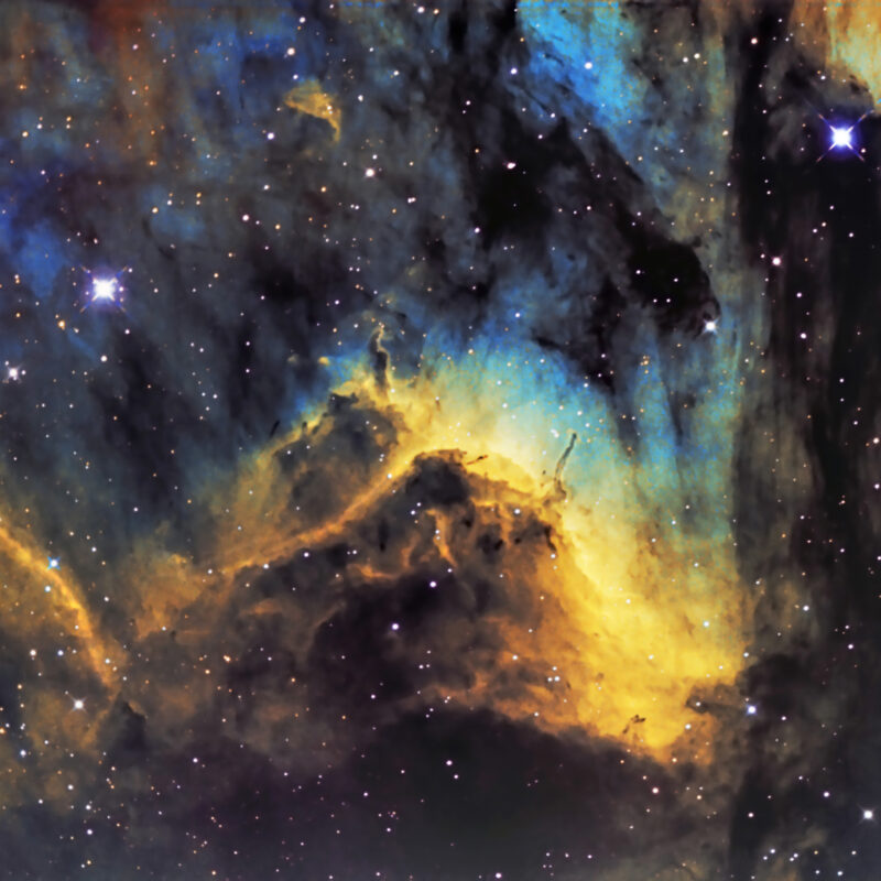 IC 2070 ist eine Balken-Spiralgalaxie vom Hubble-Typ SBc im Sternbild Schwertfisch am Südsternhimmel.