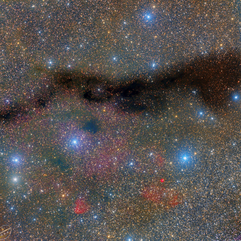 Barnard 9-Dunkelnebel-SPA-1_CCD_46Aufn.v.10min_je 12xLRG+10xB_ges. 7h40'_IC Astronomy Observatory, Spain_6.1 Barnard 9 Dunkelnebel